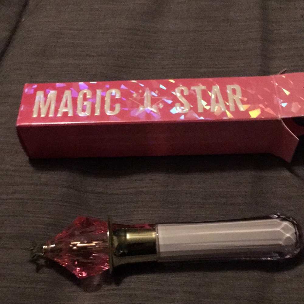 Magic Star in CO concealer in white